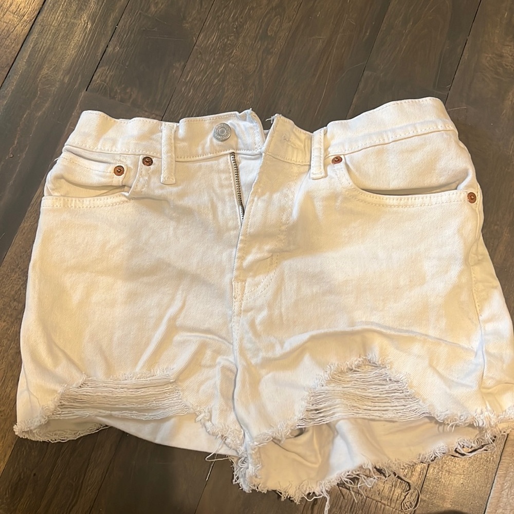 Levi’s White High Rise Shorts Size 28